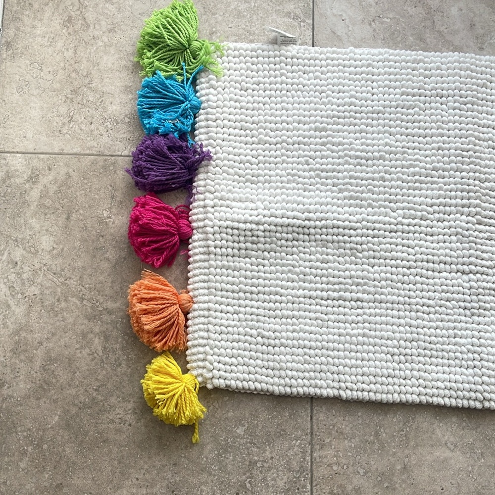 Pom Pom floor mat. NWOT. Never used. Non smoker home.